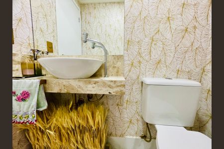 Casa à venda com 122m², 3 quartos e 2 vagasBanheiro 4