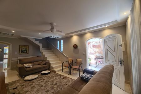 Sala de casa à venda com 3 quartos, 134m² em Jardim Piqueroby, São Paulo