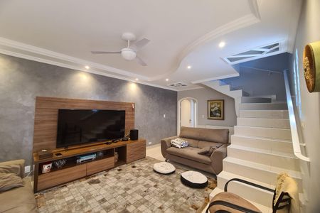 Casa à venda com 134m², 3 quartos e 2 vagasSala