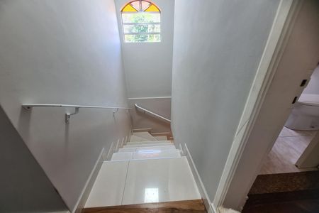 Casa à venda com 134m², 3 quartos e 2 vagasEscada