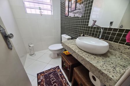 Casa à venda com 134m², 3 quartos e 2 vagasBanheiro 2