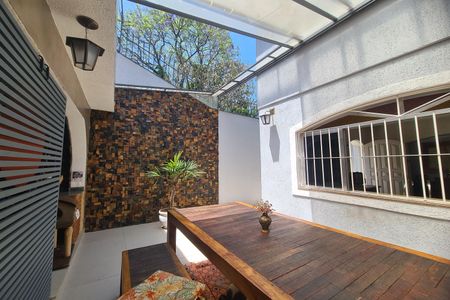 Casa à venda com 134m², 3 quartos e 2 vagasQuintal