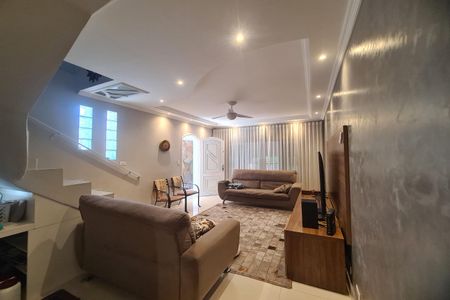 Casa à venda com 134m², 3 quartos e 2 vagasSala