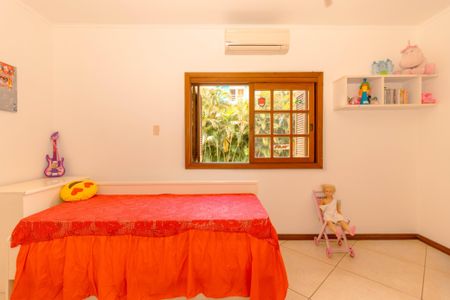 Quarto 1 de casa para alugar com 3 quartos, 400m² em Espírito Santo, Porto Alegre