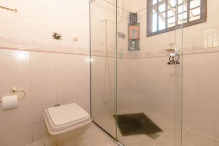 Banheiro da Suíte de casa para alugar com 3 quartos, 180m² em Boa Vista, Porto Alegre