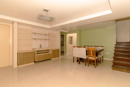 Sala de casa para alugar com 3 quartos, 200m² em Espírito Santo, Porto Alegre