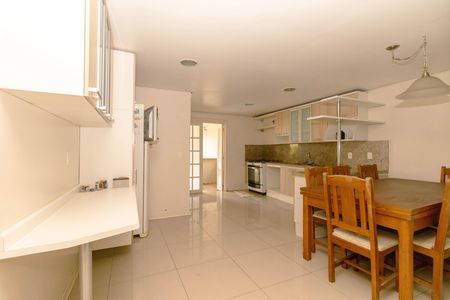 Casa para alugar com 200m², 3 quartos e 2 vagasCozinha