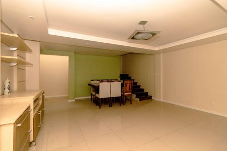 Sala de casa para alugar com 3 quartos, 200m² em Espírito Santo, Porto Alegre