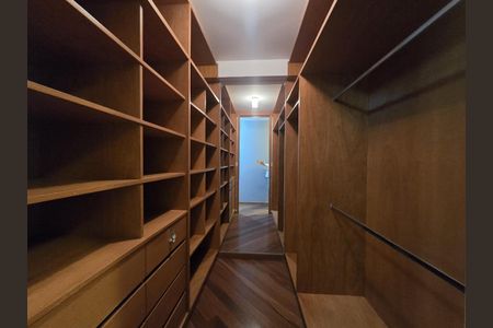 Apartamento à venda com 213m², 4 quartos e 4 vagas