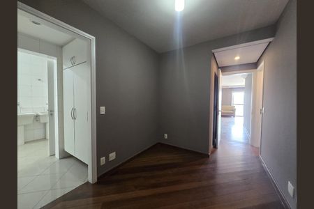 Apartamento à venda com 213m², 4 quartos e 4 vagas