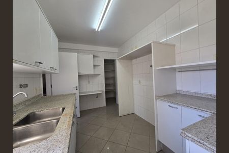 Apartamento à venda com 213m², 4 quartos e 4 vagas