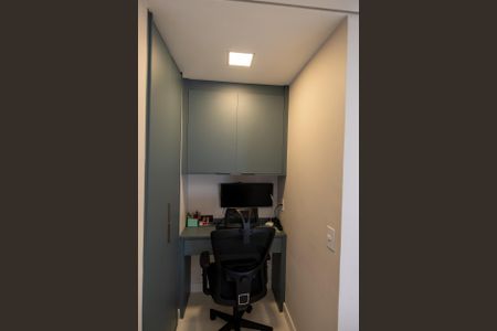 Apartamento à venda com 77m², 2 quartos e 2 vagasEscritório