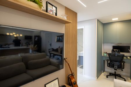 Sala de TV de apartamento à venda com 2 quartos, 77m² em Tamboré, Barueri