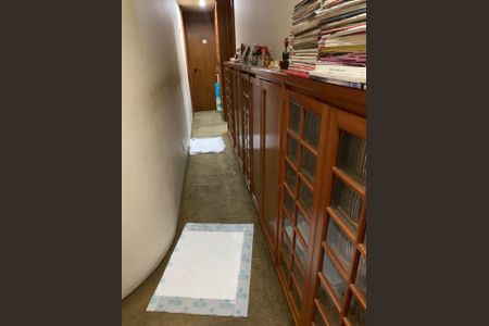 Apartamento à venda com 272m², 4 quartos e 4 vagasCorredor