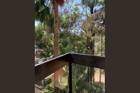 Apartamento à venda com 272m², 4 quartos e 4 vagasVista