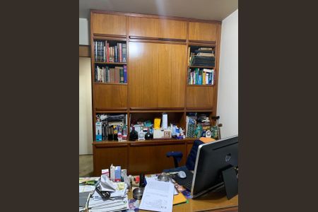 Apartamento à venda com 272m², 4 quartos e 4 vagasEscritório