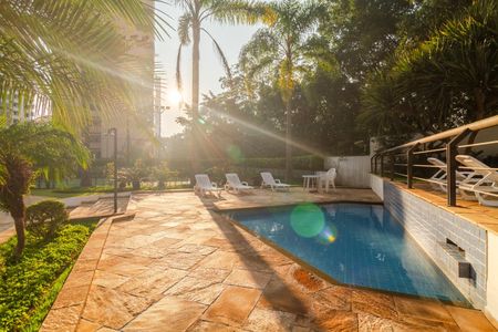 Apartamento à venda com 244m², 4 quartos e 4 vagasPiscina