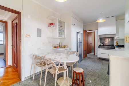 Apartamento à venda com 244m², 4 quartos e 4 vagasCozinha