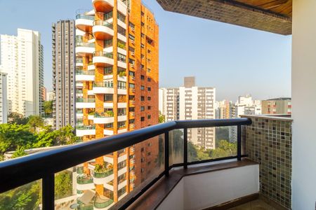 Apartamento à venda com 244m², 4 quartos e 4 vagasVista