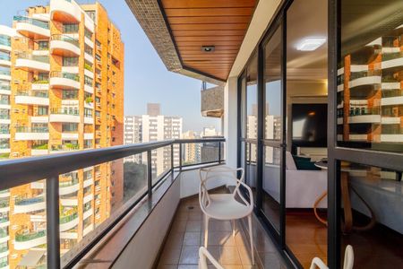 Apartamento à venda com 244m², 4 quartos e 4 vagasVaranda