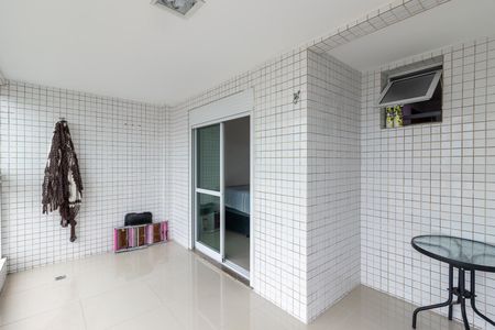 Apartamento para alugar com 180m², 3 quartos e 2 vagas Apartamento para alugar com 180m², 3 quartos e 2 vagasSuíte 2 Sacada