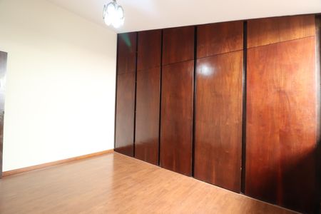 Casa para alugar com 400m², 5 quartos e 8 vagasSuíte 1