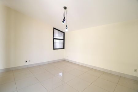 Casa para alugar com 400m², 5 quartos e 8 vagasSala