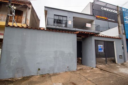 Casa para alugar com 240m², 2 quartos e 2 vagasFachada
