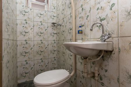 Banheiro de casa à venda com 2 quartos, 66m² em Letícia, Belo Horizonte