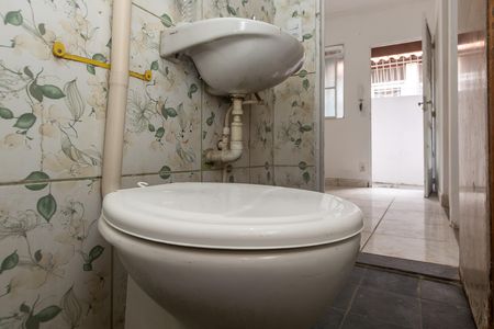 Banheiro de casa à venda com 2 quartos, 66m² em Letícia, Belo Horizonte