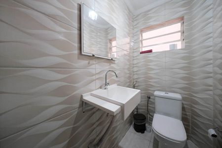 Casa à venda com 200m², 4 quartos e 2 vagasLavabo