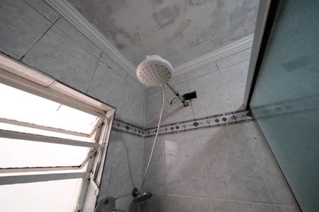 Casa à venda com 200m², 4 quartos e 2 vagasBanheiro 1