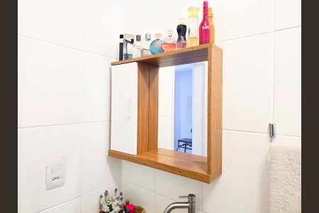 Apartamento à venda com 74m², 2 quartos e 1 vagaBanheiro Social