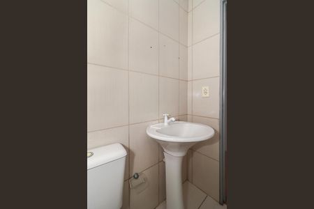 Banheiro de apartamento à venda com 1 quarto, 50m² em Jardim Itu, Porto Alegre
