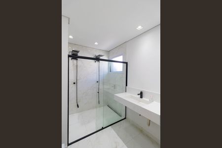 Casa à venda com 550m², 4 quartos e 7 vagasBanheiro da Suíte 01