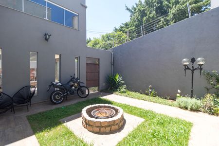 Casa à venda com 550m², 4 quartos e 7 vagaspátio