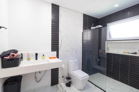 Casa à venda com 550m², 4 quartos e 7 vagasBanheiro da Suíte 02