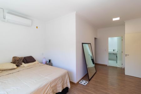 Casa à venda com 550m², 4 quartos e 7 vagasSuíte 01