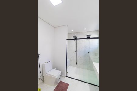 Casa à venda com 550m², 4 quartos e 7 vagasBanheiro da Suíte 01