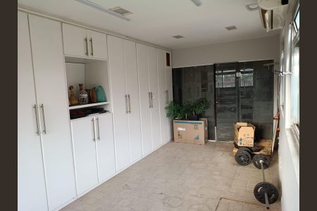 Casa à venda com 260m², 4 quartos e 8 vagasAcademia