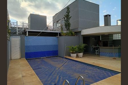 Casa à venda com 260m², 4 quartos e 8 vagasPiscina