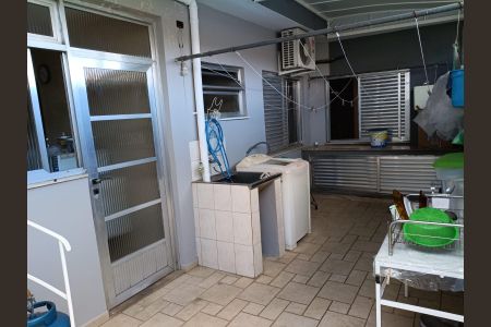 Casa à venda com 260m², 4 quartos e 8 vagasLavanderia