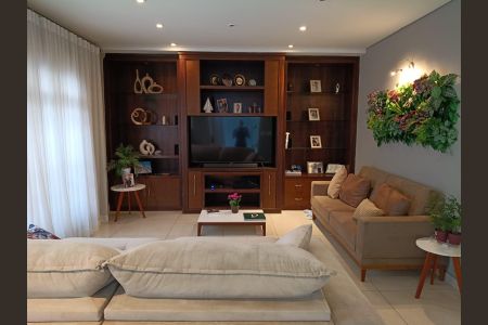 Casa à venda com 260m², 4 quartos e 8 vagasSala