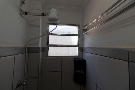 Banheiro de kitnet/studio para alugar com 1 quarto, 17m² em Cidade Universitária, Campinas