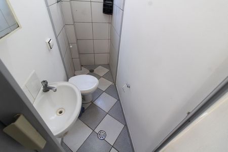 Banheiro de kitnet/studio para alugar com 1 quarto, 17m² em Cidade Universitária, Campinas