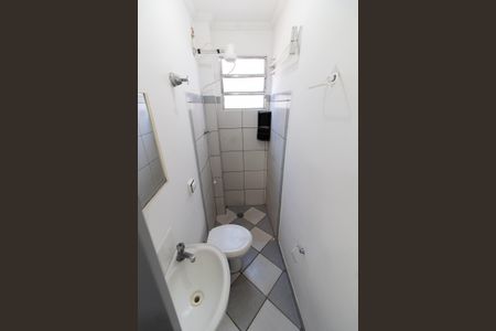 Banheiro de kitnet/studio para alugar com 1 quarto, 17m² em Cidade Universitária, Campinas