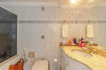 Banheiro de casa para alugar com 4 quartos, 458m² em São Lucas, Belo Horizonte