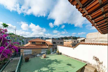 Casa à venda com 360m², 3 quartos e 2 vagasQuintal
