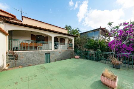 Casa à venda com 360m², 3 quartos e 2 vagasQuintal