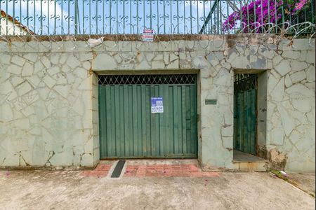 Casa à venda com 360m², 3 quartos e 2 vagasplaca instalada em 16/10/2025 com o código YOJA-315